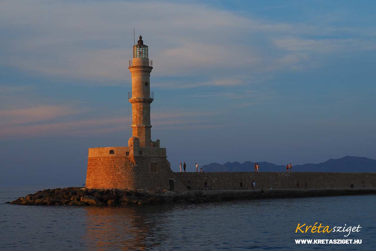 Chania Kréta velencei kikötő világítótorony